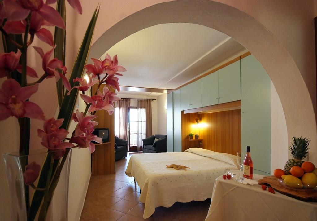 Hotel Barsalini SantʼAndrea Стая снимка
