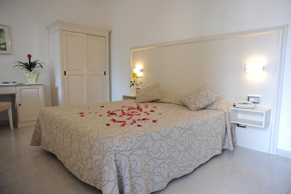 Hotel Barsalini SantʼAndrea Стая снимка