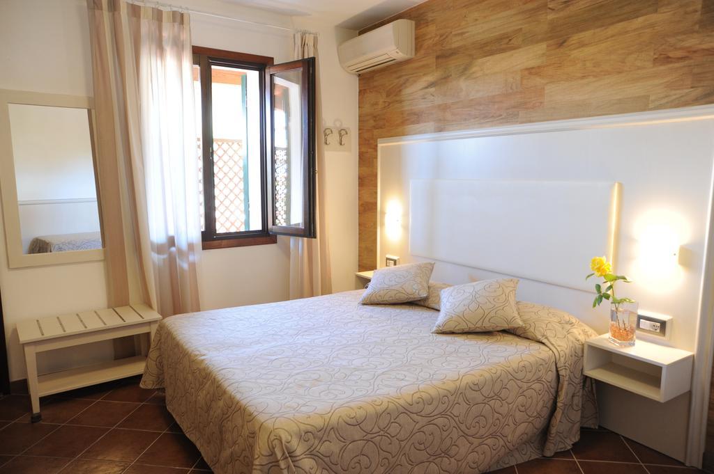 Hotel Barsalini SantʼAndrea Екстериор снимка